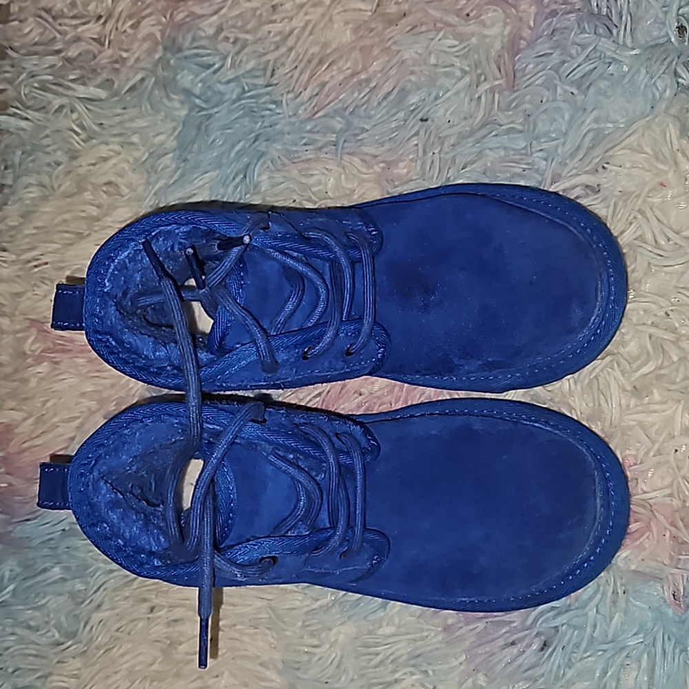Ugg - Picture 2 of 4